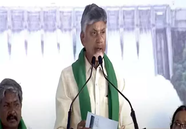 अगर कोई समस्या आती है तो मैं उसे चुनौती के रूप में लूंगा और उस पर काम करूंगा: CM Chandrababu अगर कोई समस्या आती है तो मैं उसे चुनौती के रूप में लूंगा और उस पर काम करूंगा: CM Chandrababu