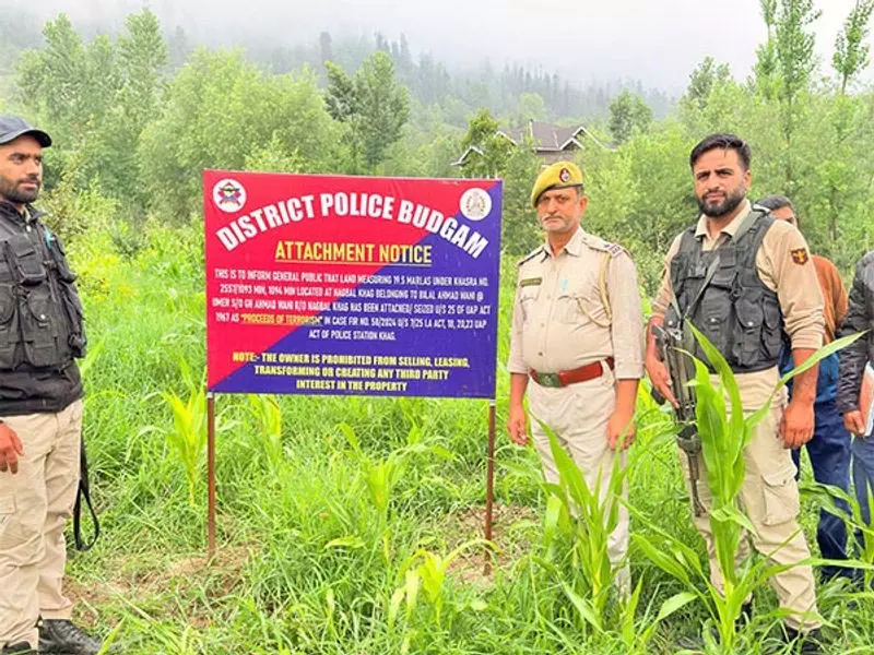Jammu: पुलिस ने तीन पाक-स्थित आतंकवादी आकाओं की संपत्तियां कुर्क की Jammu: पुलिस ने तीन पाक-स्थित आतंकवादी आकाओं की संपत्तियां कुर्क की