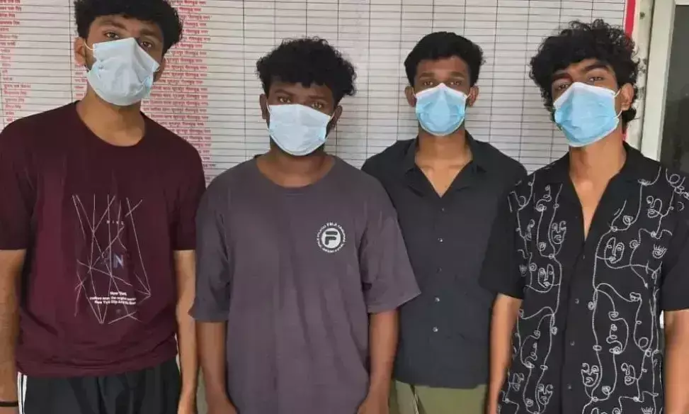 Greater Noida: हंगामा कर रहे युवकों को पुलिस ने दबोचा, पढ़ाई छोड़ बवाल में फंसे Greater Noida: हंगामा कर रहे युवकों को पुलिस ने दबोचा, पढ़ाई छोड़ बवाल में फंसे