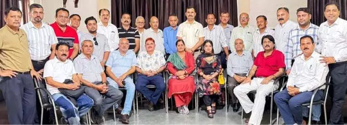 Jammu: निजी स्कूलों ने मान्यता और संबद्धता के लिए सरकारी अधिकारियों पर उत्पीड़न का आरोप लगाया Jammu: निजी स्कूलों ने मान्यता और संबद्धता के लिए सरकारी अधिकारियों पर उत्पीड़न का आरोप लगाया