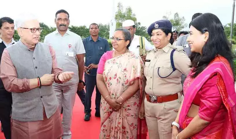 Governor Jishnu Dev Verma ने हुसैनाबाद में स्वयं सहायता समूहों के लिए स्टील बैंक पहल की सराहना की Governor Jishnu Dev Verma ने हुसैनाबाद में स्वयं सहायता समूहों के लिए स्टील बैंक पहल की सराहना की