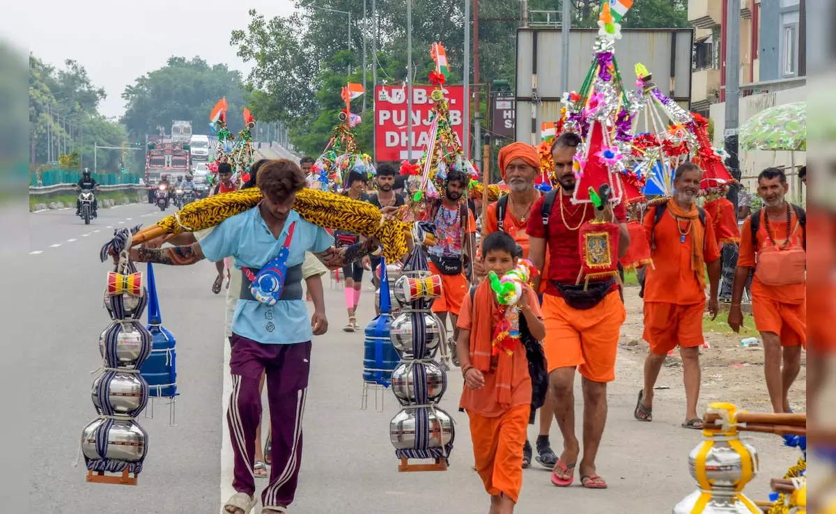 Farrukhabad: सोशल मीडिया पर कांवड़ यात्रा को लेकर संग्राम Farrukhabad: सोशल मीडिया पर कांवड़ यात्रा को लेकर संग्राम