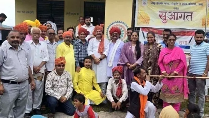 डोगरी संस्था स्थानीय प्रतिभा और भाषा को बढ़ावा देने में महत्वपूर्ण भूमिका निभा रही है: Yudhvir डोगरी संस्था स्थानीय प्रतिभा और भाषा को बढ़ावा देने में महत्वपूर्ण भूमिका निभा रही है: Yudhvir