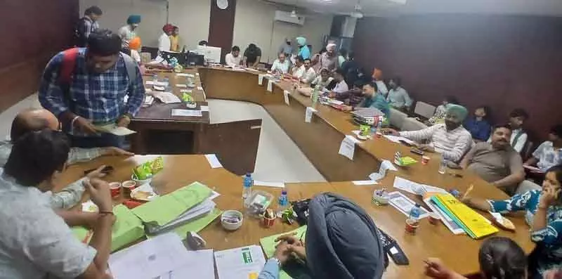 GNDU ने ग्रामीण और सीमावर्ती क्षेत्रों के छात्रों के लिए प्रवेश की अंतिम तिथि बढ़ाई GNDU ने ग्रामीण और सीमावर्ती क्षेत्रों के छात्रों के लिए प्रवेश की अंतिम तिथि बढ़ाई