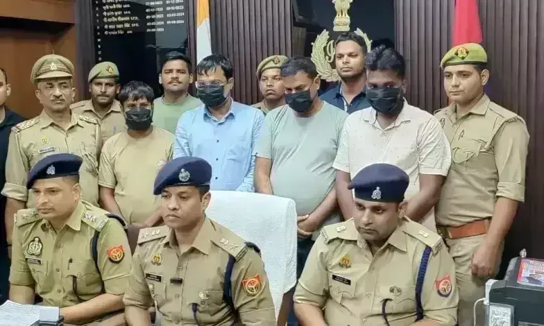 Lucknow: पुलिस बनकर लोगों को ठगने वाले गिरफ्तार, निवेश के नाम पर लूट Lucknow: पुलिस बनकर लोगों को ठगने वाले गिरफ्तार, निवेश के नाम पर लूट
