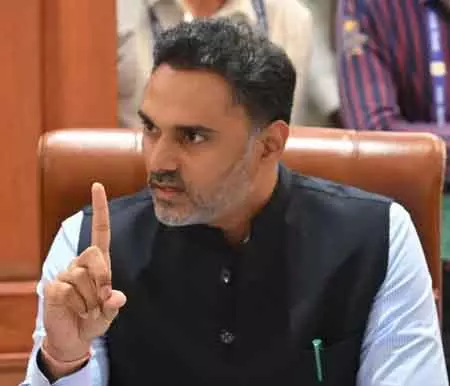 पासपोर्ट आवेदन का पूरी तरह से सत्यापन किया जाएगा: Maharashtra minister पासपोर्ट आवेदन का पूरी तरह से सत्यापन किया जाएगा: Maharashtra minister