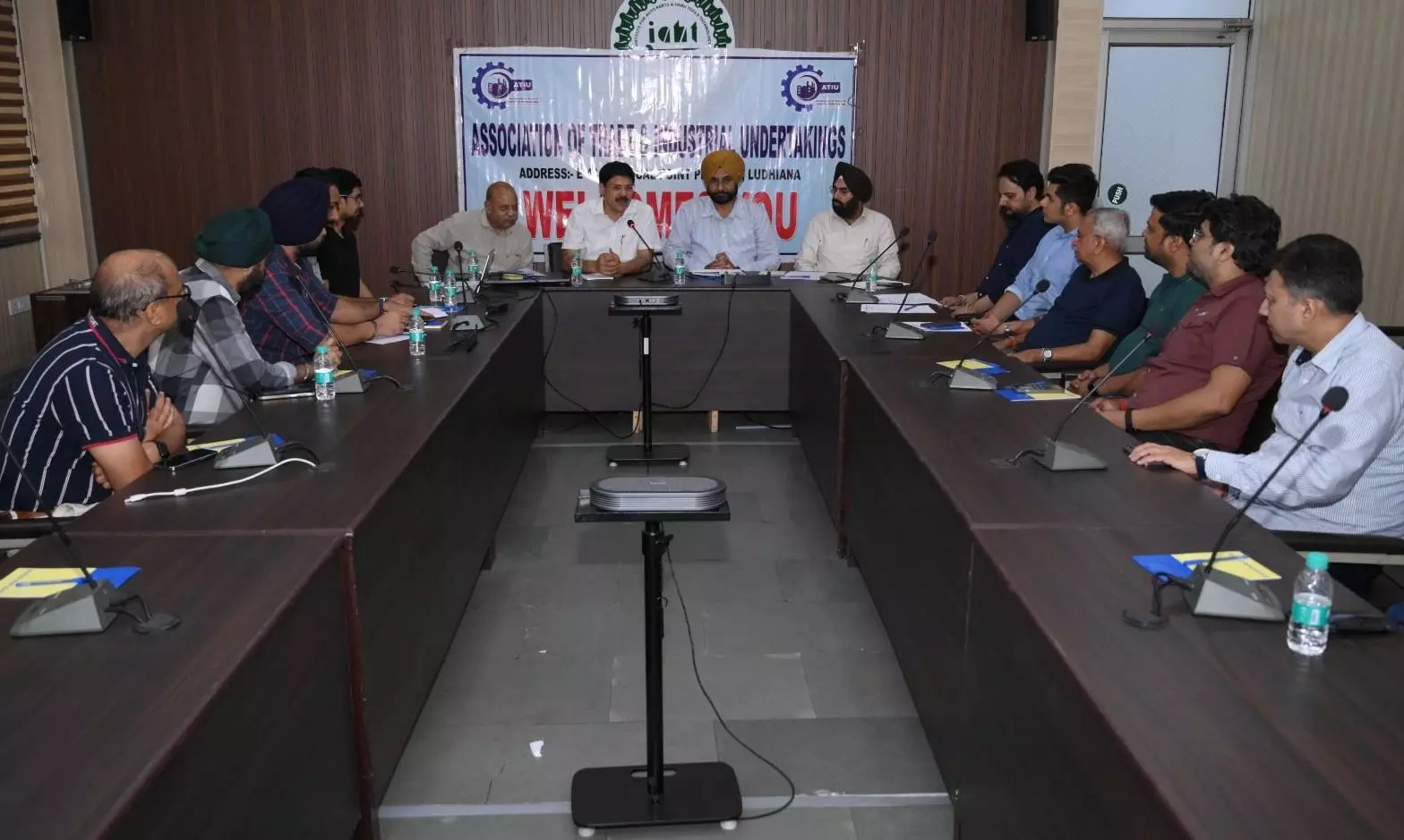 Ludhiana: बिजली संकट पर एटीआईयू और पीएसपीसीएल अधिकारियों के बीच अहम बैठक हुई Ludhiana: बिजली संकट पर एटीआईयू और पीएसपीसीएल अधिकारियों के बीच अहम बैठक हुई