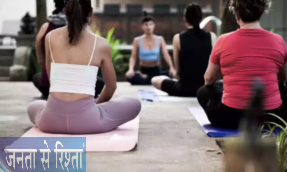 योग हर किसी के लिए नहीं: 5 स्वास्थ्य स्थितियाँ जिनमें ज़रूरी है सावधानी योग हर किसी के लिए नहीं: 5 स्वास्थ्य स्थितियाँ जिनमें ज़रूरी है सावधानी