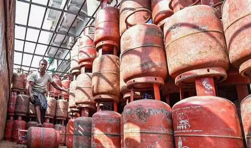 पूरे राज्य में गैस सिलेंडर की सप्लाई बंद कर देंगे.. ट्रेड यूनियन अध्यक्ष की चेतावनी पूरे राज्य में गैस सिलेंडर की सप्लाई बंद कर देंगे.. ट्रेड यूनियन अध्यक्ष की चेतावनी