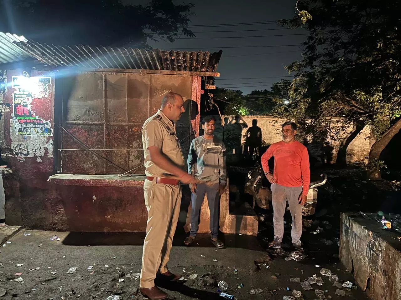 दुर्ग में अड्डेबाजी और सार्वजनिक स्थानों पर शराबखोरी के खिलाफ अभियान जारी दुर्ग में अड्डेबाजी और सार्वजनिक स्थानों पर शराबखोरी के खिलाफ अभियान जारी