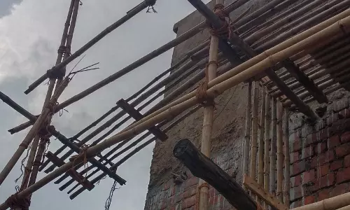रायपुर: प्लास्टर करते समय मजदूर गिरे, एक की मौत