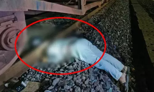 स्टेशन मास्टर ने चुना मौत का रास्ता, सुसाइड से हड़कंप
