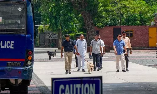 दिल्ली स्कूलों को बम धमकी, पुलिस को डार्क वेब की चुनौती दिल्ली स्कूलों को बम धमकी, पुलिस को डार्क वेब की चुनौती