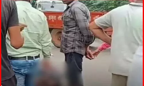 एंबुलेंस ने बाइक सवार को रौंदा, जिंदगी-मौत से जूझ रहा घायल एंबुलेंस ने बाइक सवार को रौंदा, जिंदगी-मौत से जूझ रहा घायल