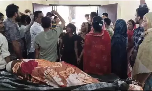 Indore : चोरी के शक में युवक की पीट-पीटकर हत्या; 4 गिरफ्तार, एक फरार Indore : चोरी के शक में युवक की पीट-पीटकर हत्या; 4 गिरफ्तार, एक फरार