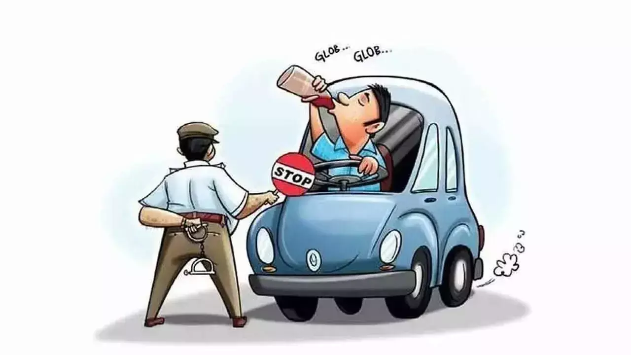 Telangana: यातायात पुलिस ने दिन में शराब पीकर गाड़ी चलाने वालों पर कार्रवाई शुरू की Telangana: यातायात पुलिस ने दिन में शराब पीकर गाड़ी चलाने वालों पर कार्रवाई शुरू की