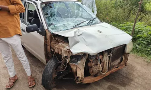 कार और बाइक की टक्कर में 7 लोगों की मौत, दो घायल