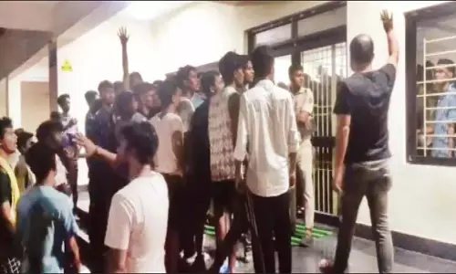 Odisha : वॉलीबॉल को लेकर दो गुटों में झड़प के बाद बीजेबी कॉलेज में अशांति