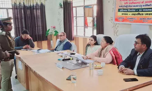 Firozabad: महिला आयोग सदस्य मीना कुमारी ने महिलाओं की शिकायतों को गंभीरता से लिया Firozabad: महिला आयोग सदस्य मीना कुमारी ने महिलाओं की शिकायतों को गंभीरता से लिया