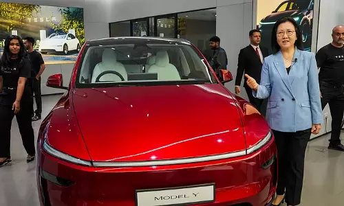 टेस्ला का भारत में दांव: आला आकर्षण से बड़ी संभावनाएं तक टेस्ला का भारत में दांव: आला आकर्षण से बड़ी संभावनाएं तक