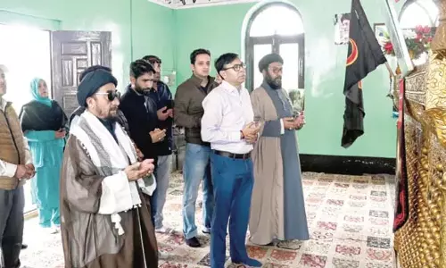 सांसद हाजी हनीफा ने सांकू में जनसम्पर्क जारी रखा