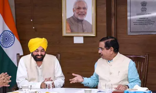 Bhagwant Mann द्वारा चावल की त्वरित आवाजाही की मांग के बाद प्रहलाद जोशी ने आवश्यक निर्देश दिए Bhagwant Mann द्वारा चावल की त्वरित आवाजाही की मांग के बाद प्रहलाद जोशी ने आवश्यक निर्देश दिए