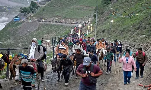 भारी बारिश से भूस्खलन: एक महिला की मौत, अमरनाथ यात्रा रुकी भारी बारिश से भूस्खलन: एक महिला की मौत, अमरनाथ यात्रा रुकी