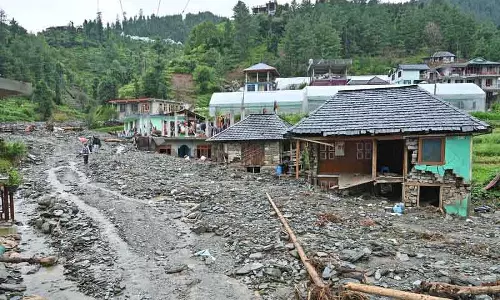 Himachal में भूस्खलन से राष्ट्रीय राजमार्ग 707 अवरुद्ध, और अधिक बारिश की आशंका