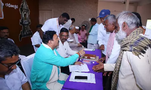 Karnataka : किसानों ने फसल क्षति के लिए मुआवजे की मांग की