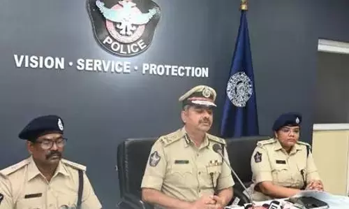 Visakhapatnam पुलिस ने 20 तस्करों को गिरफ्तार किया और 85 पीड़ितों को बचाया Visakhapatnam पुलिस ने 20 तस्करों को गिरफ्तार किया और 85 पीड़ितों को बचाया