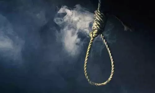Hyderabad: नवविवाहित जोड़ा घर में फंदे से लटका मिला, आर्थिक तंगी का शक