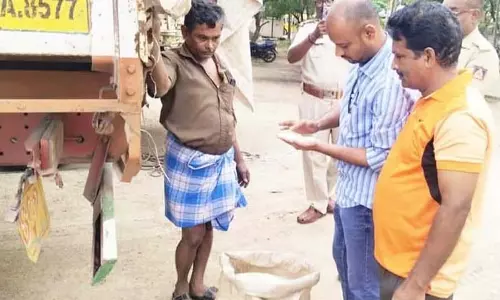 राशन चावल का अवैध परिवहन: लॉरी जब्त राशन चावल का अवैध परिवहन: लॉरी जब्त