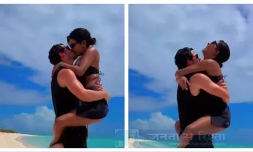 Priyanka : समुद्र तट पर निक जोनास की बाहों में किया रोमांटिक किस Priyanka : समुद्र तट पर निक जोनास की बाहों में किया रोमांटिक किस
