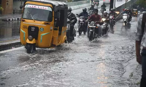 Chennai और 15 जिलों में अगले 3 घंटों तक बारिश Chennai और 15 जिलों में अगले 3 घंटों तक बारिश