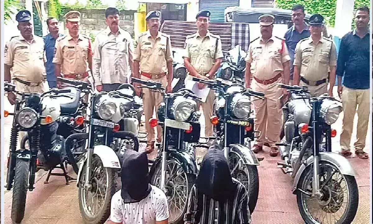 Andhra: रॉयल एनफील्ड चोर गिरफ्तार