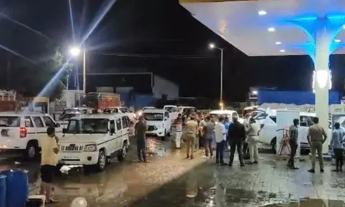 Ratlam में 19 सरकारी वाहन बंद, मचा हड़कंप Ratlam में 19 सरकारी वाहन बंद, मचा हड़कंप