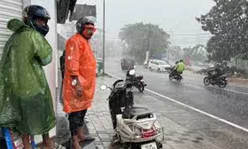 Kerala में भारी बारिश से दुर्घटनाएं, घाट मार्गों पर यात्रा प्रतिबंध लगाए गए Kerala में भारी बारिश से दुर्घटनाएं, घाट मार्गों पर यात्रा प्रतिबंध लगाए गए