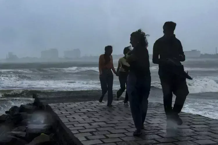 उत्तरी Kerala में भारी बारिश कन्नूर और कासरगोड जिलों में रेड अलर्ट