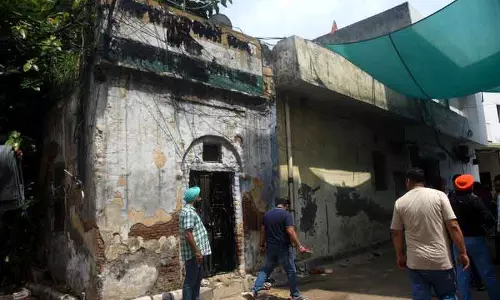 Ludhiana: अदालत के आदेश के बाद कांग्रेस भवन खाली कराया गया
