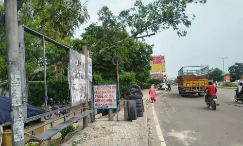 Sahnewal में उचित बस स्टॉप का इंतजार, अधिकारी मुंह फेरे