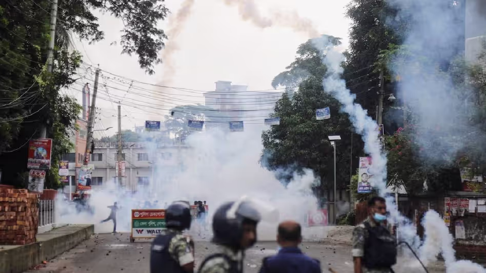 Assam : बांग्लादेश के गोपालगंज में हिंसक झड़पें, 4 की मौत Assam : बांग्लादेश के गोपालगंज में हिंसक झड़पें, 4 की मौत