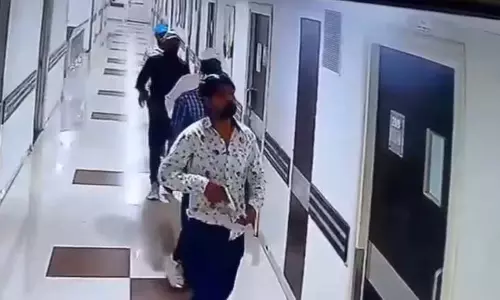 गैंगस्टर चंदन मिश्रा पैरोल पर बाहर गैंगस्टर चंदन मिश्रा पैरोल पर बाहर