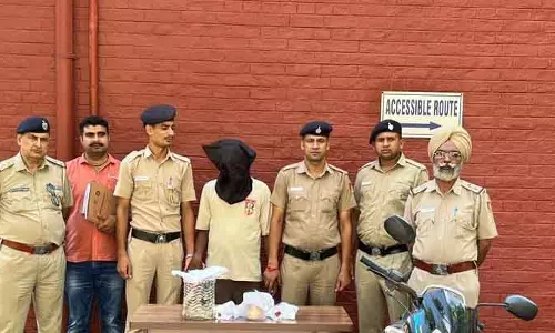 Chandigarh: हेरोइन और 2 लाख रुपये की नशीली दवाओं की तस्करी के साथ अपराधी गिरफ्तार Chandigarh: हेरोइन और 2 लाख रुपये की नशीली दवाओं की तस्करी के साथ अपराधी गिरफ्तार