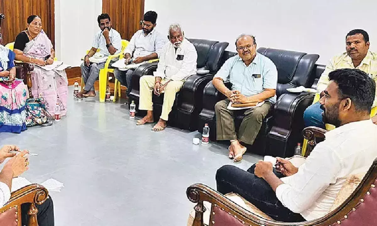 Andhra: गरीबों के लिए घरों के निर्माण में तेजी लाएं