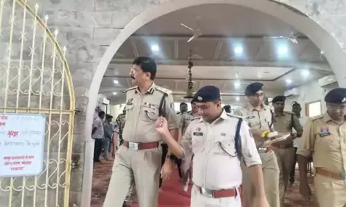 श्याम मंदिर चोरी कांड पर IG ने लिया घटनास्थल का जायजा, बोले – चोर जल्द होंगे गिरफ्तार श्याम मंदिर चोरी कांड पर IG ने लिया घटनास्थल का जायजा, बोले – चोर जल्द होंगे गिरफ्तार