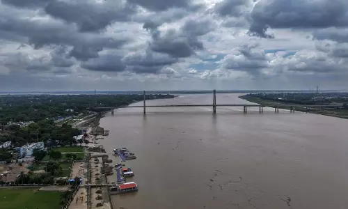 Prayagraj: नदियों का जलस्तर बढ़ा, बाढ़ का खतरा Prayagraj: नदियों का जलस्तर बढ़ा, बाढ़ का खतरा
