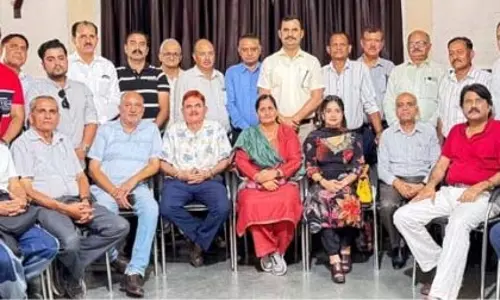 Jammu: निजी स्कूलों ने मान्यता और संबद्धता के लिए सरकारी अधिकारियों पर उत्पीड़न का आरोप लगाया Jammu: निजी स्कूलों ने मान्यता और संबद्धता के लिए सरकारी अधिकारियों पर उत्पीड़न का आरोप लगाया