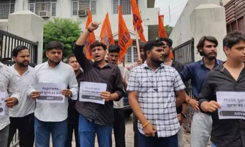 नायब तहसीलदार पदों के शीघ्र पुनर्विज्ञापन की मांग को लेकर BJYM-ABVP का प्रदर्शन नायब तहसीलदार पदों के शीघ्र पुनर्विज्ञापन की मांग को लेकर BJYM-ABVP का प्रदर्शन