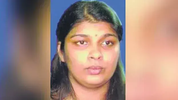 Kerala: हत्या की दोषी शेरिन जेल से बाहर आई; कन्नूर जेल में गोपनीय तरीके से हुई कार्यवाही Kerala: हत्या की दोषी शेरिन जेल से बाहर आई; कन्नूर जेल में गोपनीय तरीके से हुई कार्यवाही