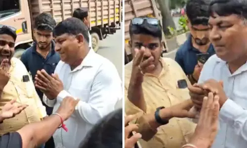 ओला-उबर हड़ताल, प्रदर्शनकारी कैब ड्राइवरों ने सरकारी कार को रोका